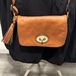 Kelly & Katie leather crossbody